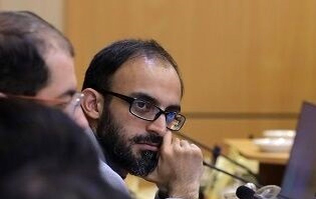 مجری برنامه زاویه شبکه 4 اخراج شد+ عکس و جزئیات