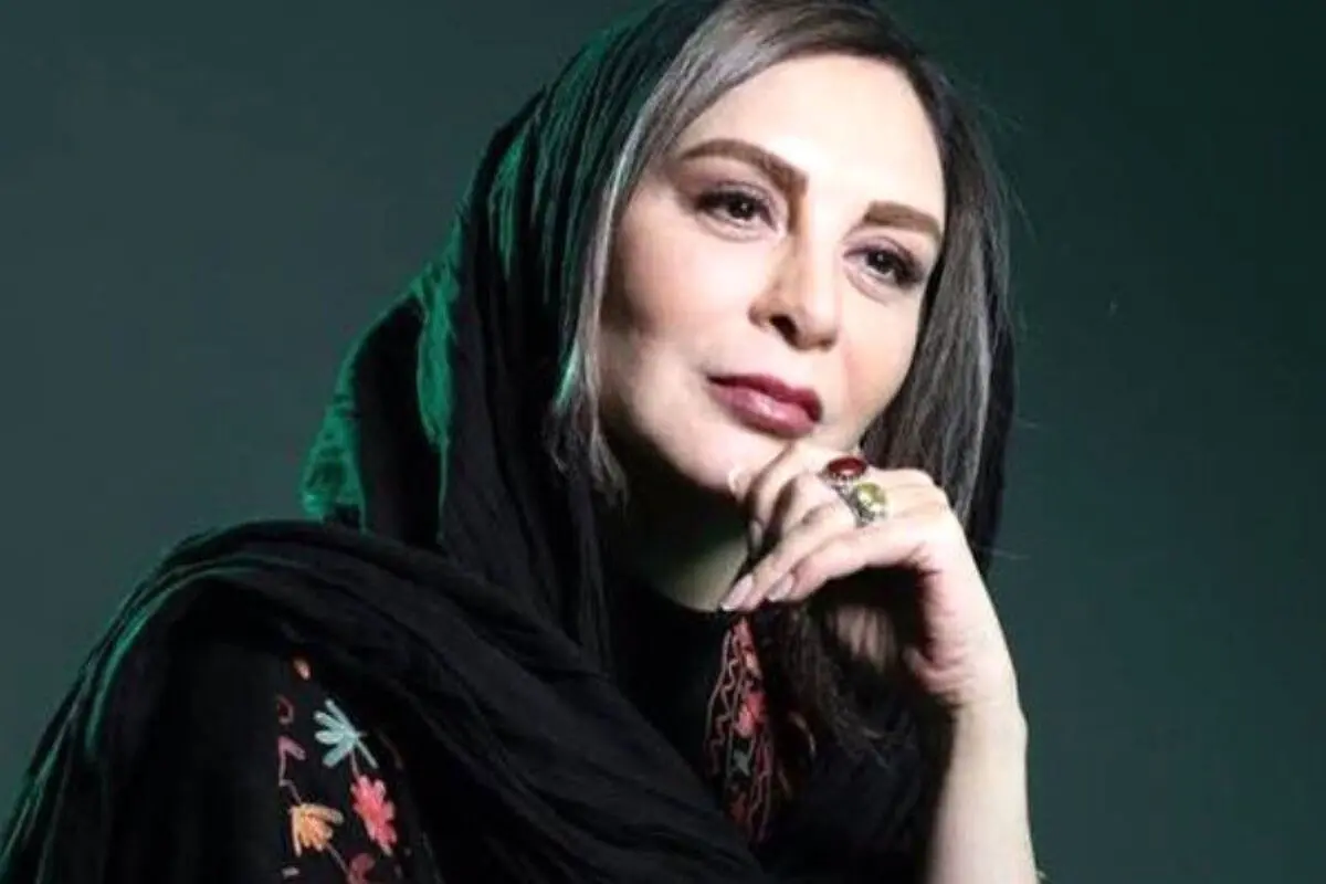 فوری/ بازیگر معروف کشف حجاب کرد
