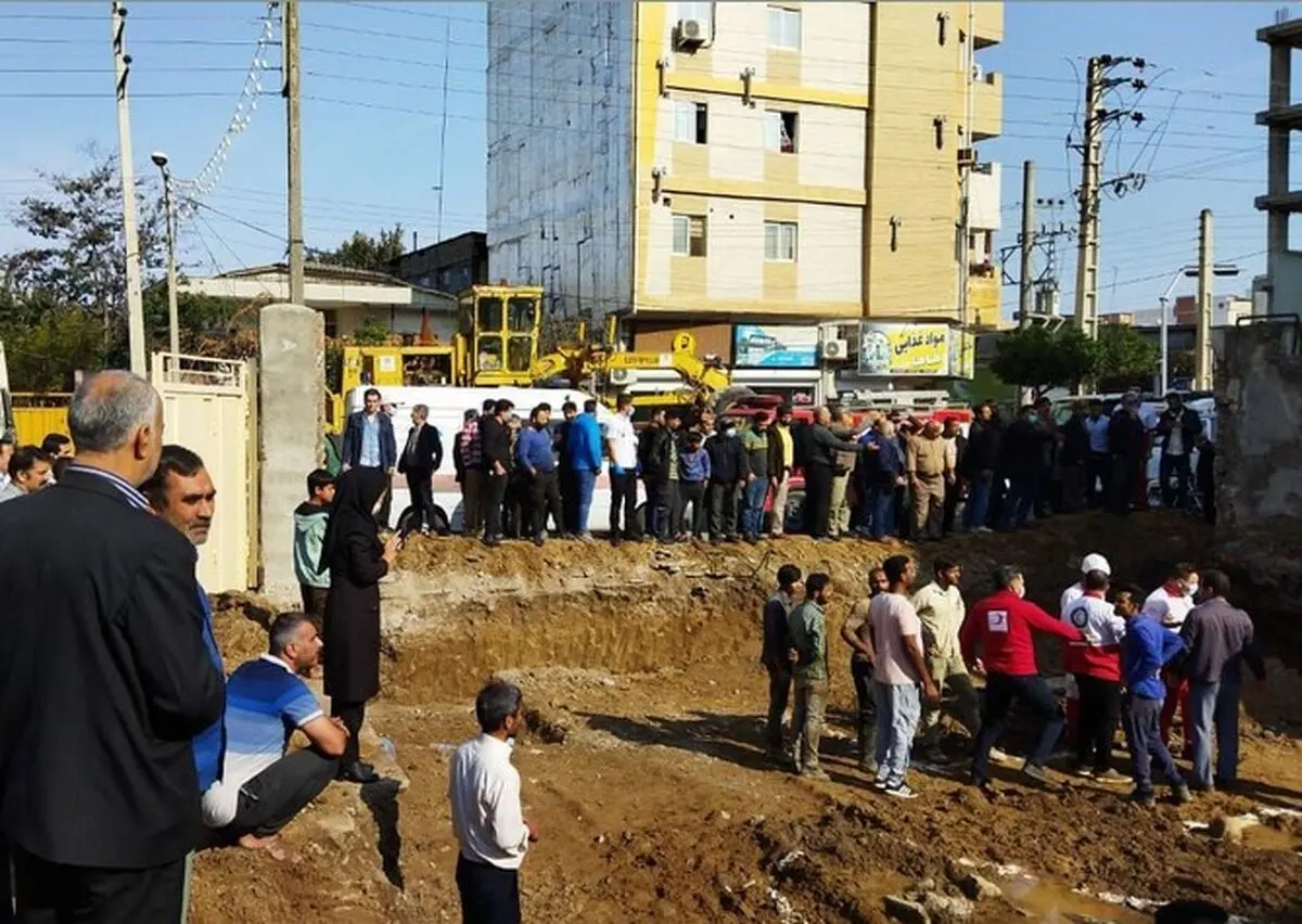 تنبیه دانش آموزان در مدرسه| معلم بی رحم با شلنگ بچه را می زند+ فیلم
