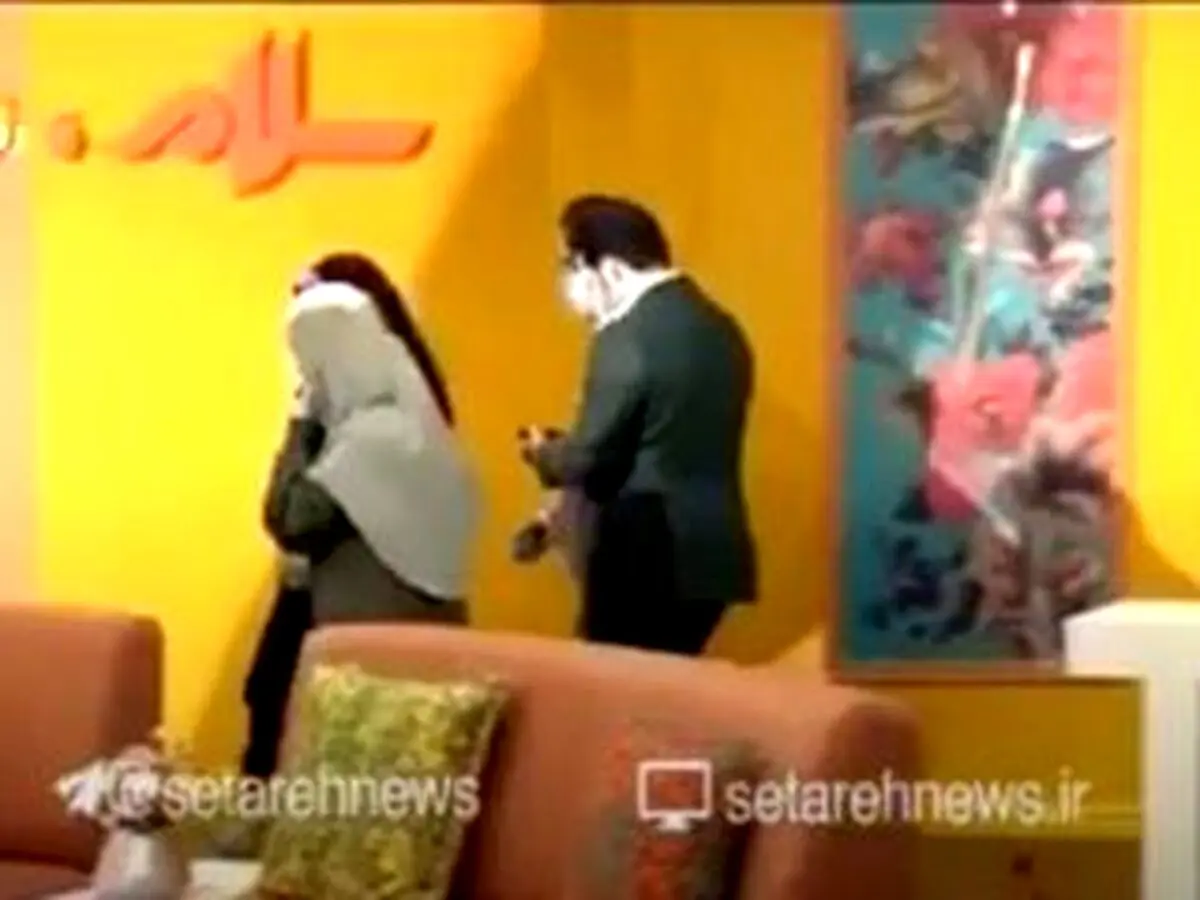 رفتار عجیب مجری تلویزیون روی آنتن زنده! +فیلم جنجالی