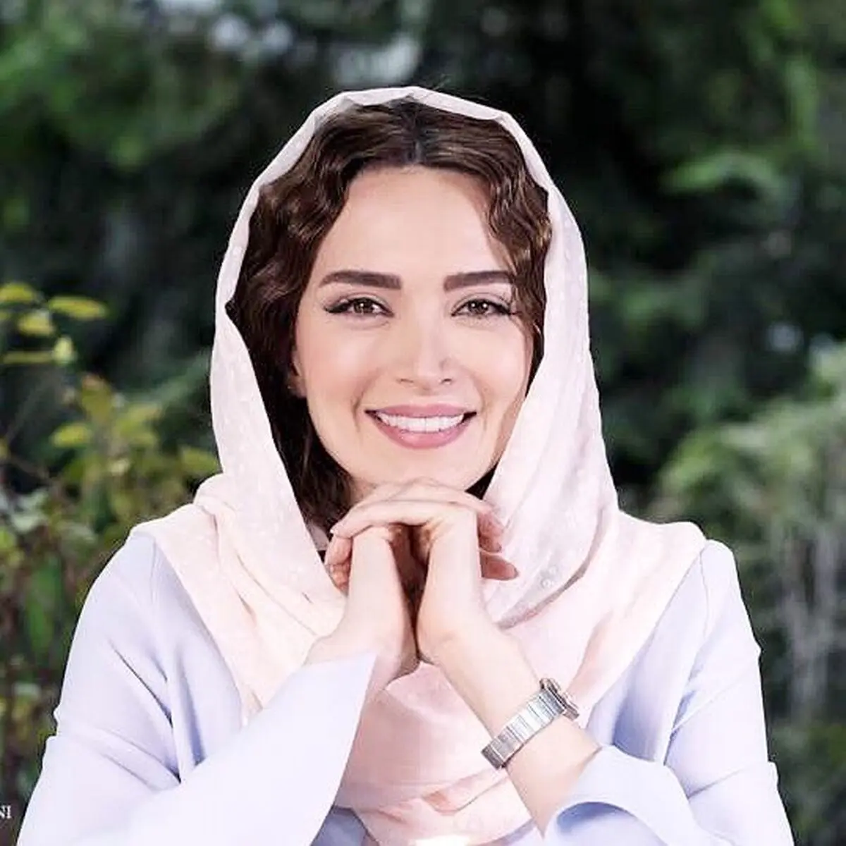 بهنوش طباطبایی به خاطر این عکس ممنوع الکار شد | خانوم چه سیسی هم گرفته؟!